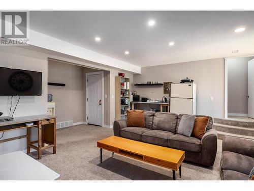 2172 Michelle Crescent, West Kelowna, BC - Indoor Photo Showing Living Room