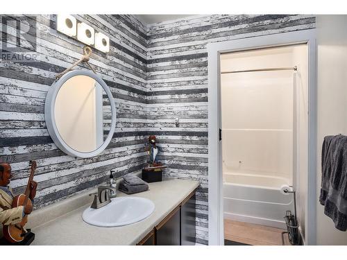 2172 Michelle Crescent, West Kelowna, BC - Indoor Photo Showing Bathroom