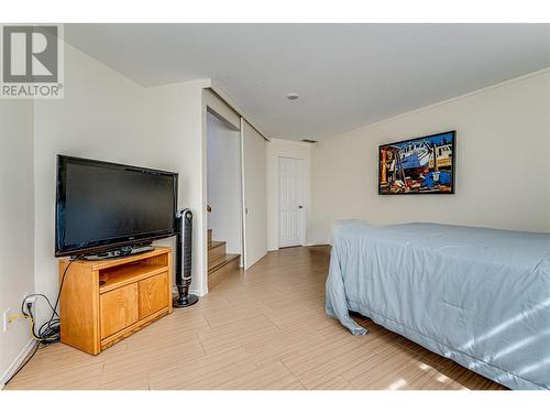 5800 Canary Drive, Vernon, BC - Indoor Photo Showing Bedroom