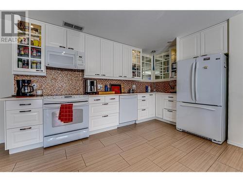 5800 Canary Drive, Vernon, BC - Indoor Photo Showing Kitchen