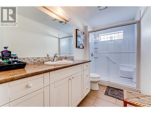 5800 Canary Drive, Vernon, BC - Indoor Photo Showing Bathroom