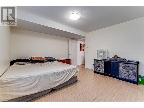 5800 Canary Drive, Vernon, BC - Indoor Photo Showing Bedroom