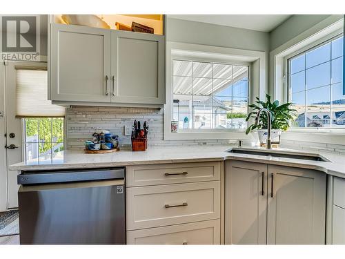 5800 Canary Drive, Vernon, BC - Indoor Photo Showing Kitchen