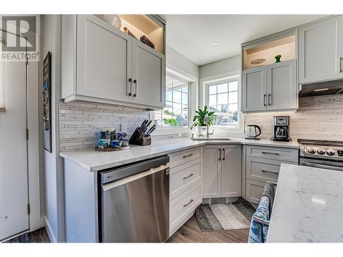 5800 Canary Drive, Vernon, BC - Indoor Photo Showing Kitchen