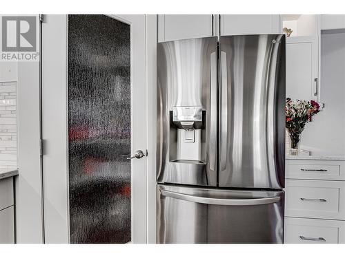 5800 Canary Drive, Vernon, BC - Indoor Photo Showing Kitchen