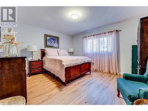 5800 Canary Drive, Vernon, BC - Indoor Photo Showing Bedroom