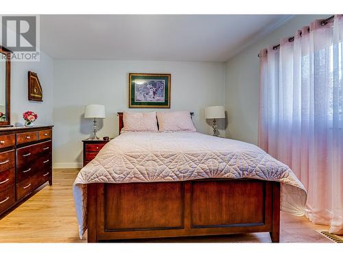 5800 Canary Drive, Vernon, BC - Indoor Photo Showing Bedroom