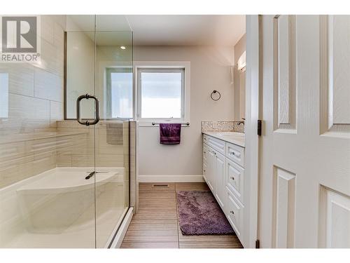 5800 Canary Drive, Vernon, BC - Indoor Photo Showing Bathroom