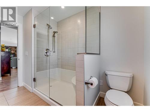 5800 Canary Drive, Vernon, BC - Indoor Photo Showing Bathroom