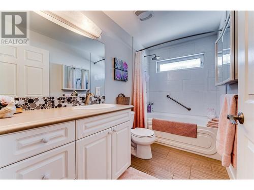 5800 Canary Drive, Vernon, BC - Indoor Photo Showing Bathroom