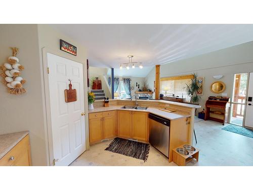 102 Forest Crowne Close, Kimberley, BC - Indoor Photo Showing Kitchen With Double Sink