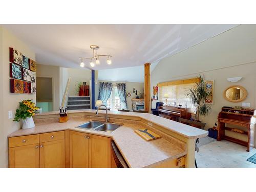 102 Forest Crowne Close, Kimberley, BC - Indoor Photo Showing Kitchen With Double Sink