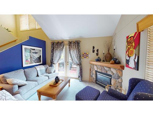 102 Forest Crowne Close, Kimberley, BC - Indoor Photo Showing Living Room With Fireplace