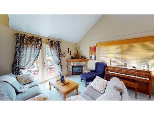 102 Forest Crowne Close, Kimberley, BC - Indoor Photo Showing Living Room With Fireplace