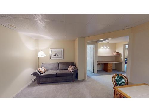 102 Forest Crowne Close, Kimberley, BC - Indoor Photo Showing Living Room