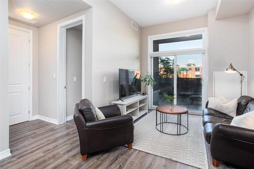 457 Plains Road E|Unit #104, Burlington, ON - Indoor Photo Showing Living Room