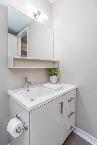 457 Plains Road E|Unit #104, Burlington, ON - Indoor Photo Showing Bathroom