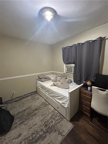 Bedroom 2 - 730 Queensdale Avenue E, Hamilton, ON - Indoor Photo Showing Bedroom