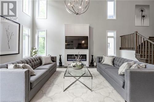 955 Stonecliffe Walk, Kitchener, ON - Indoor Photo Showing Living Room