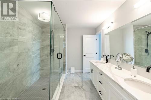 955 Stonecliffe Walk, Kitchener, ON - Indoor Photo Showing Bathroom