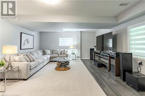 955 Stonecliffe Walk, Kitchener, ON - Indoor Photo Showing Living Room