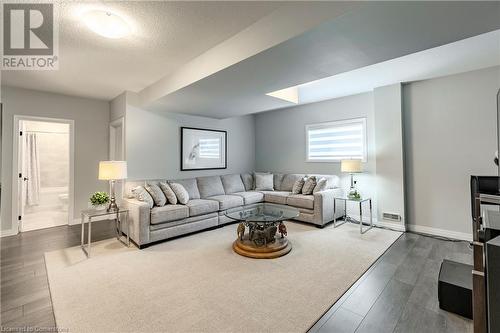 955 Stonecliffe Walk, Kitchener, ON - Indoor Photo Showing Living Room