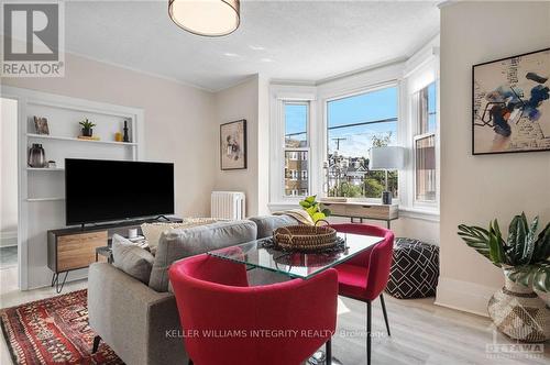 591 Oconnor Street, Ottawa, ON - Indoor Photo Showing Living Room