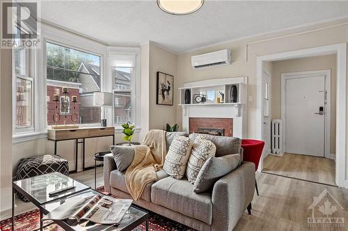 591 Oconnor Street, Ottawa, ON - Indoor Photo Showing Living Room