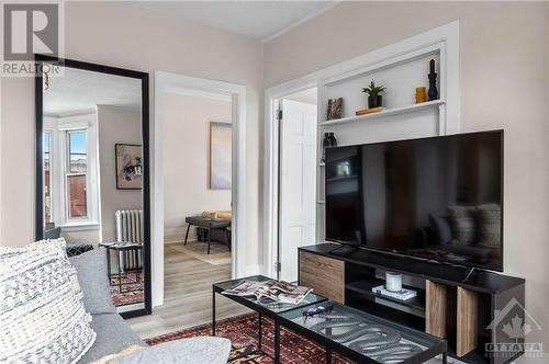 591 Oconnor Street, Ottawa, ON - Indoor Photo Showing Living Room