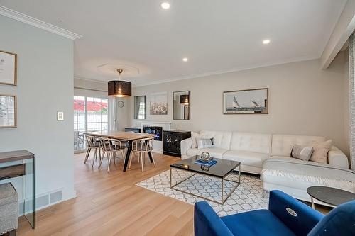 403 Tuck Drive, Burlington, ON - Indoor Photo Showing Living Room