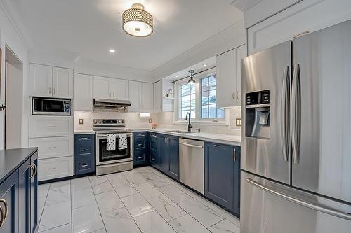 403 Tuck Drive, Burlington, ON - Indoor Photo Showing Kitchen