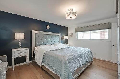 403 Tuck Drive, Burlington, ON - Indoor Photo Showing Bedroom