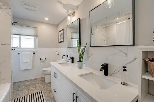 403 Tuck Drive, Burlington, ON - Indoor Photo Showing Bathroom