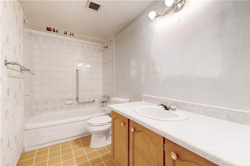 700 Dynes Road|Unit #1214, Burlington, ON - Indoor Photo Showing Bathroom