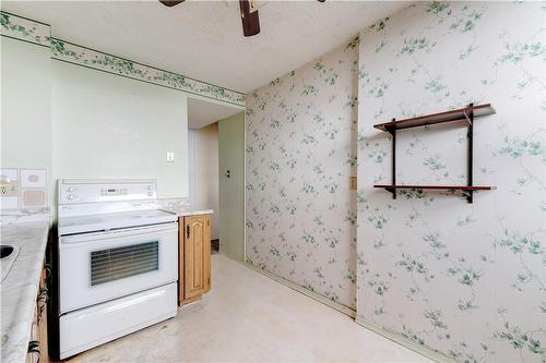 700 Dynes Road|Unit #1214, Burlington, ON - Indoor Photo Showing Kitchen