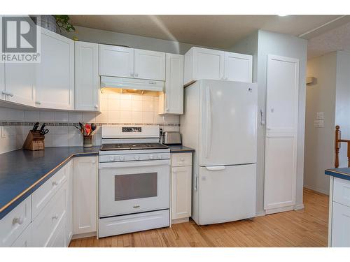 4210 15 Avenue, Vernon, BC - Indoor Photo Showing Kitchen