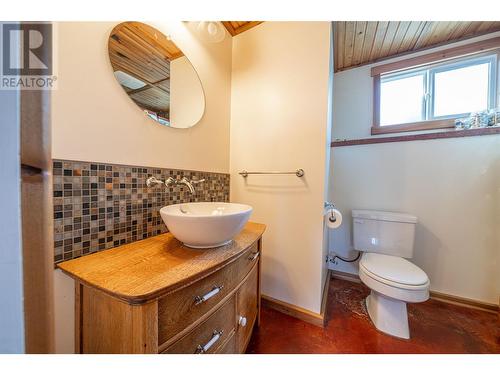 4210 15 Avenue, Vernon, BC - Indoor Photo Showing Bathroom