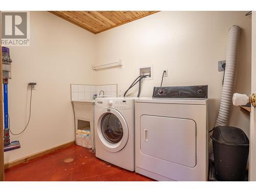 4210 15 Avenue, Vernon, BC - Indoor Photo Showing Laundry Room