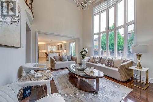 2316 Delnice Drive, Oakville, ON - Indoor Photo Showing Living Room