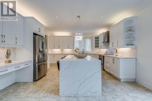 2316 Delnice Drive, Oakville, ON - Indoor Photo Showing Kitchen With Upgraded Kitchen