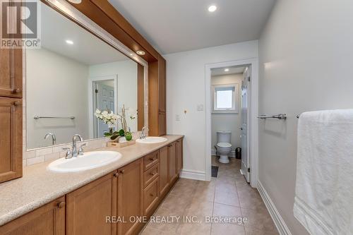 2316 Delnice Drive, Oakville, ON - Indoor Photo Showing Bathroom