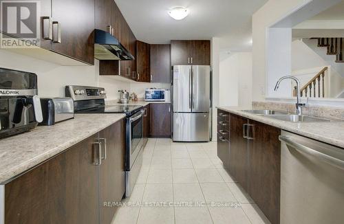 119 Gillespie Drive, Brantford, ON - Indoor Photo Showing Kitchen With Double Sink With Upgraded Kitchen