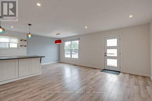 7 Garside Avenue S, Hamilton, ON - Indoor