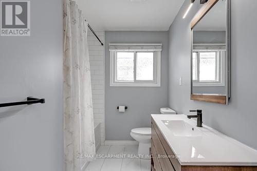 7 Garside Avenue S, Hamilton, ON - Indoor Photo Showing Bathroom