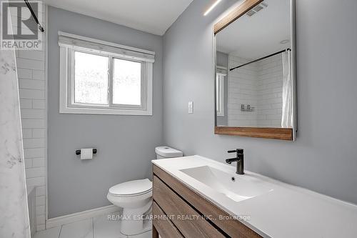 7 Garside Avenue S, Hamilton, ON - Indoor Photo Showing Bathroom