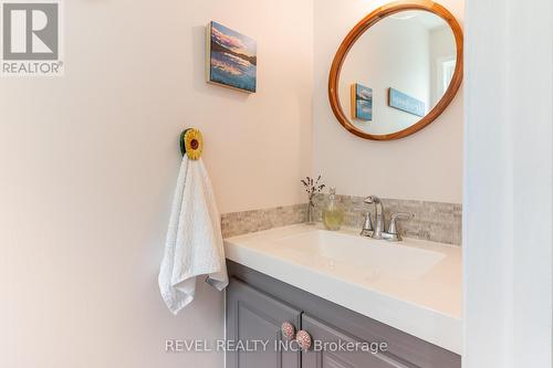 10 Montebello Court, Hamilton, ON - Indoor Photo Showing Bathroom