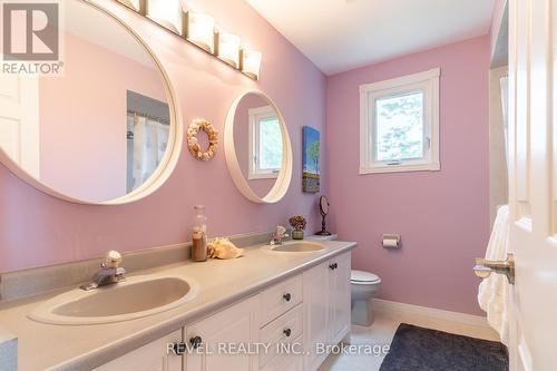 10 Montebello Court, Hamilton, ON - Indoor Photo Showing Bathroom