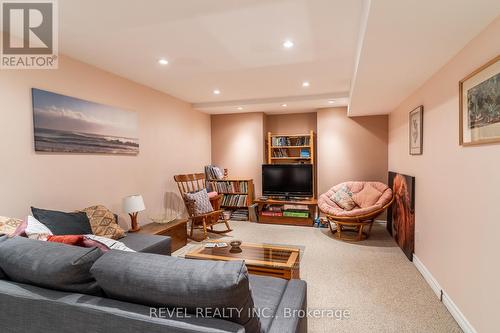 10 Montebello Court, Hamilton, ON - Indoor