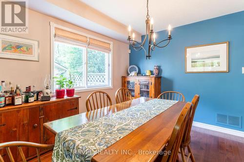 10 Montebello Court, Hamilton, ON - Indoor Photo Showing Dining Room