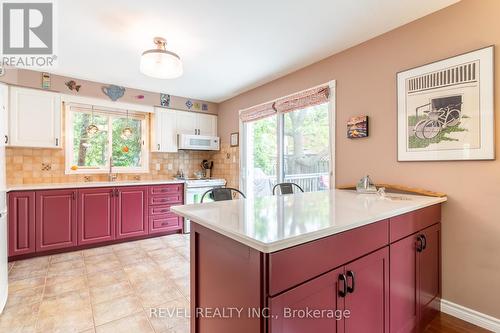 10 Montebello Court, Hamilton, ON - Indoor Photo Showing Kitchen